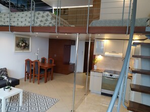 Exclusive-Maisonette, Stadtblick | Eigene Küche | Kühlschrank, Mikrowelle, Herdplatte, Geschirrspüler