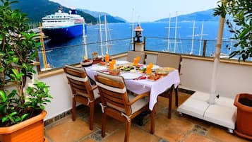 Se sirven desayunos, comidas, cenas y cocina internacional