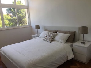 1 chambre, fer et planche à repasser, Wi-Fi, literie fournie