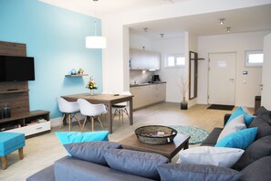 Căn hộ Premium | Khu phòng khách | TV màn hình phẳng, sàn nhà có sưởi 