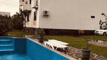 Seasonal outdoor pool