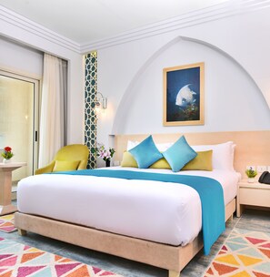 Minibar, in-room safe