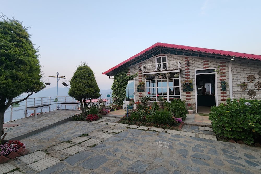 Viewtoria Resort