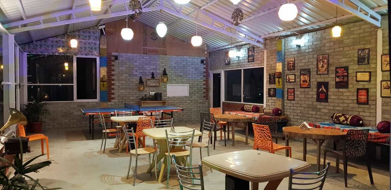 อาหารเช้าแบบคอนติเนนทัลทุกวัน (INR 1000 ต่อคน)