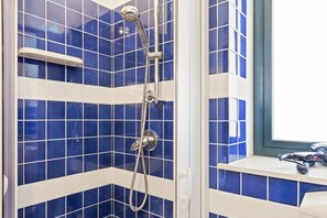 Dusche, Haartrockner, Bidet