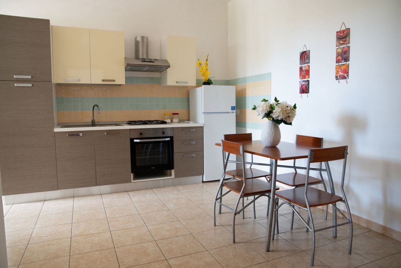ثلاجة، موقد طهي مسطح، محمصة خبز