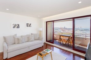 Unclassified image, 5 of 40, button