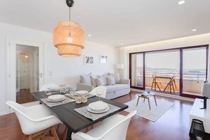 Unclassified image, 3 of 40, button