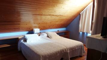 Driepersoonskamer | Gratis wifi, beddengoed