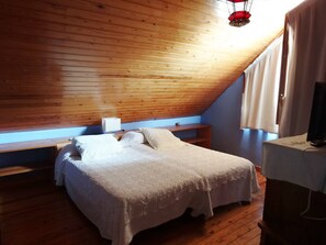 Quarto triplo | Wi-Fi de cortesia, roupa de cama