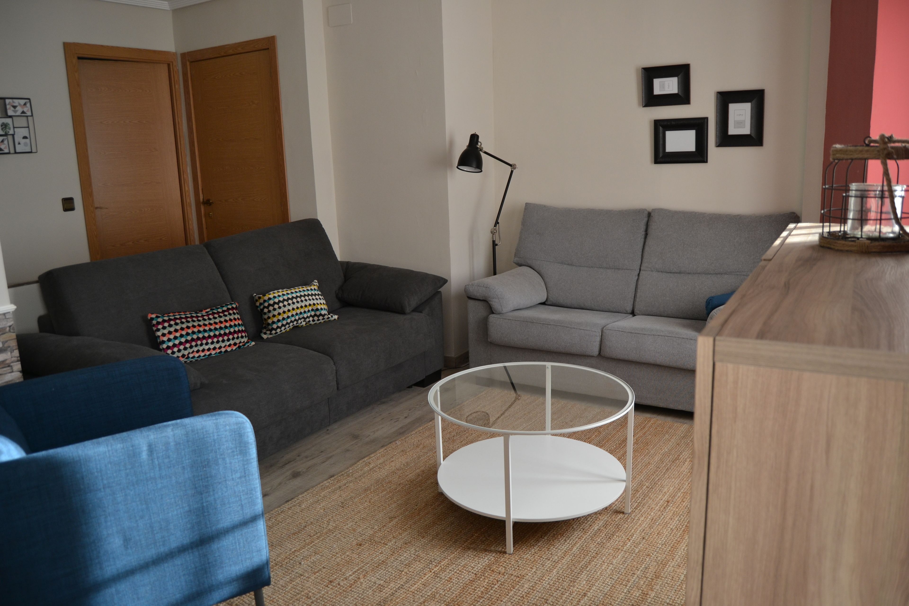 Apartamento familiar, 3 habitaciones, vistas a la montaña | Zona de estar | Una televisión de pantalla plana