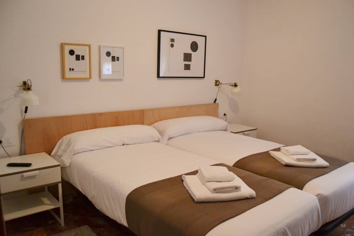 双床房 (5) | 遮光窗帘、熨斗/熨板、免费 WiFi、床单