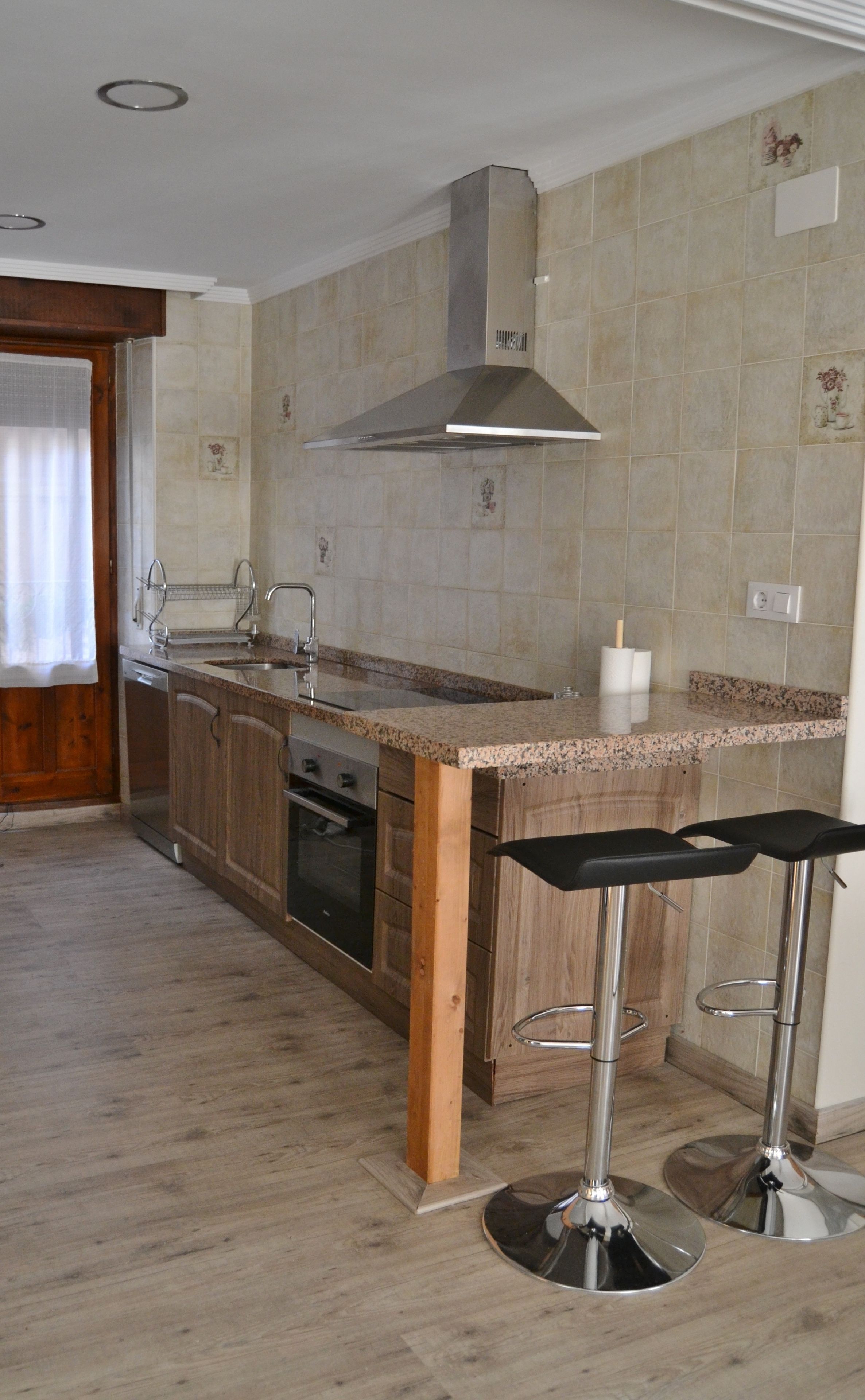 Family Apartment, 3 Bedrooms, Mountain View | Private kitchen