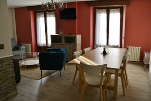Family Apartment, 3 Bedrooms, Mountain View | In-room dining - Tres Puentes Anguiano (Anguiano)