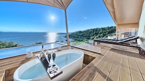 A luxurious outdoor hot tub with a view of a lake and hills. - New Horizons Resort (Murter-Kornati)