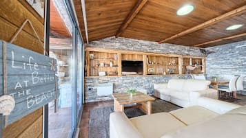 Beachfront Villa New Horizons II | Private kitchen