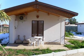 Familien-Doppel- oder -Zweibettzimmer, 1 Schlafzimmer, Gartenblick | Terrasse/Patio