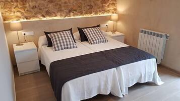 5 Schlafzimmer, Schreibtisch, Bügeleisen/Bügelbrett, kostenloses WLAN