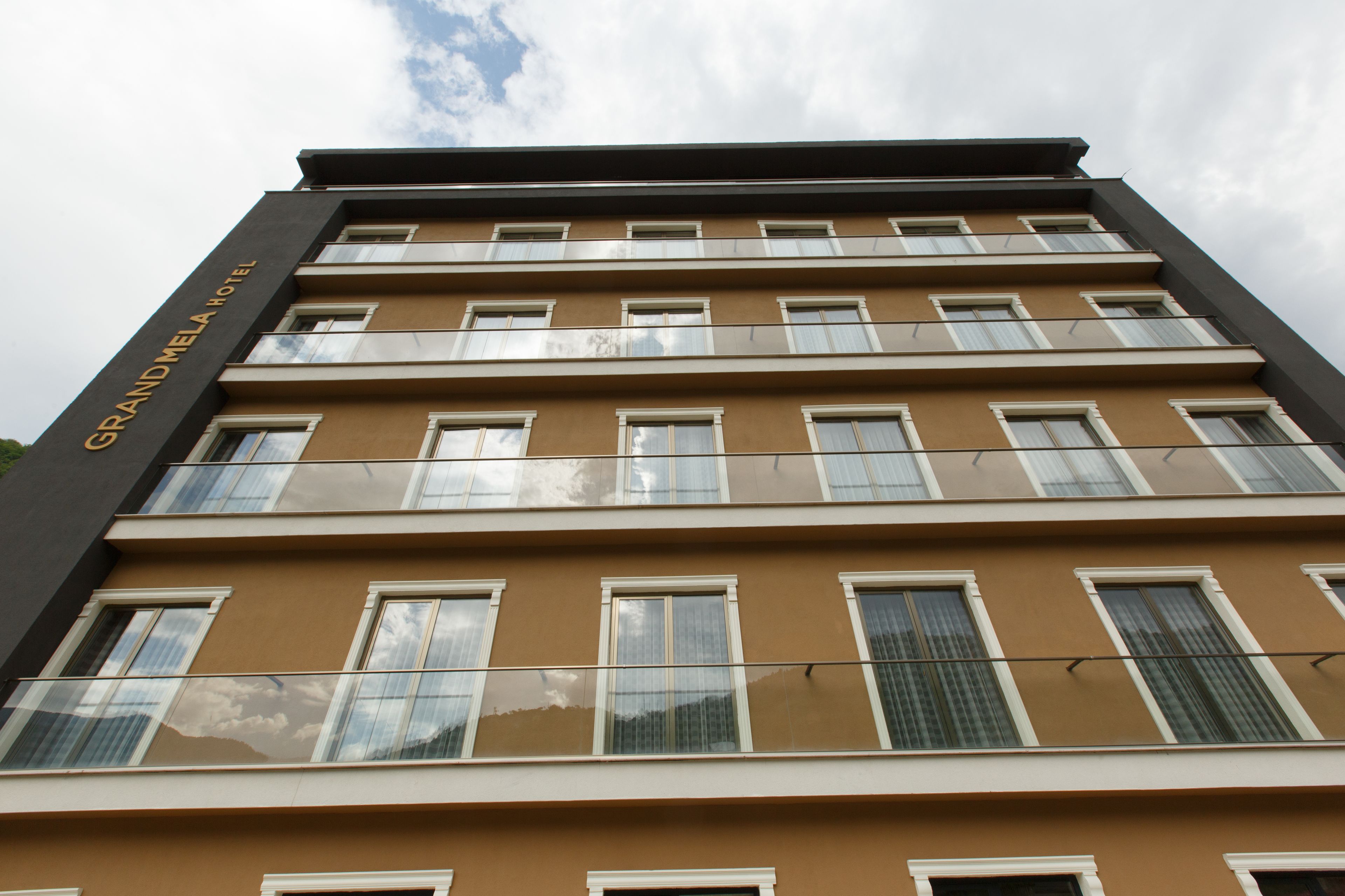 المنشأة من الخارج