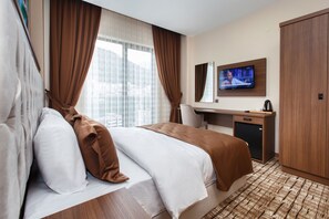 客房内保险箱、办公桌、隔音、熨斗/熨板