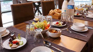 Free daily full breakfast