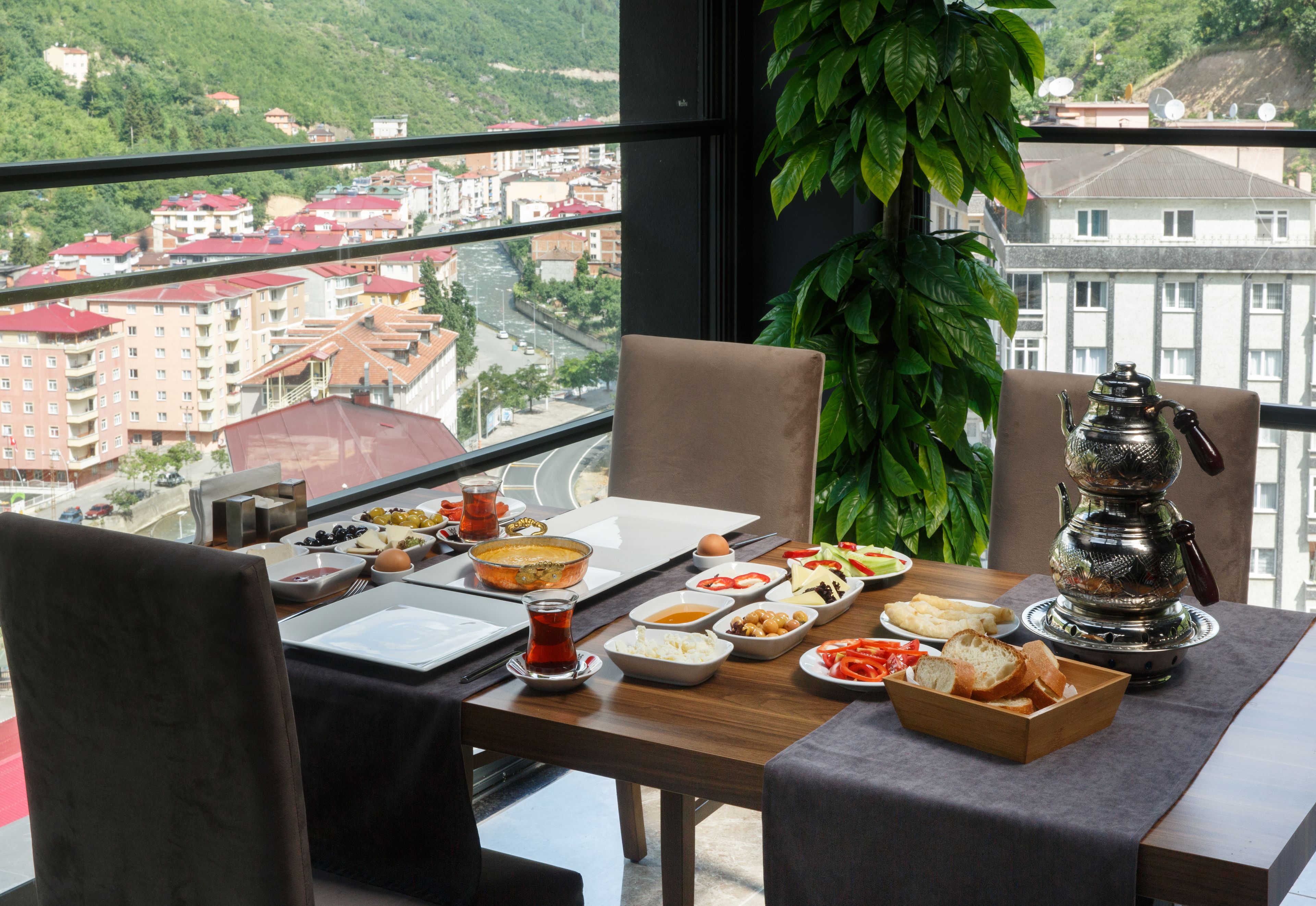 Free daily full breakfast 