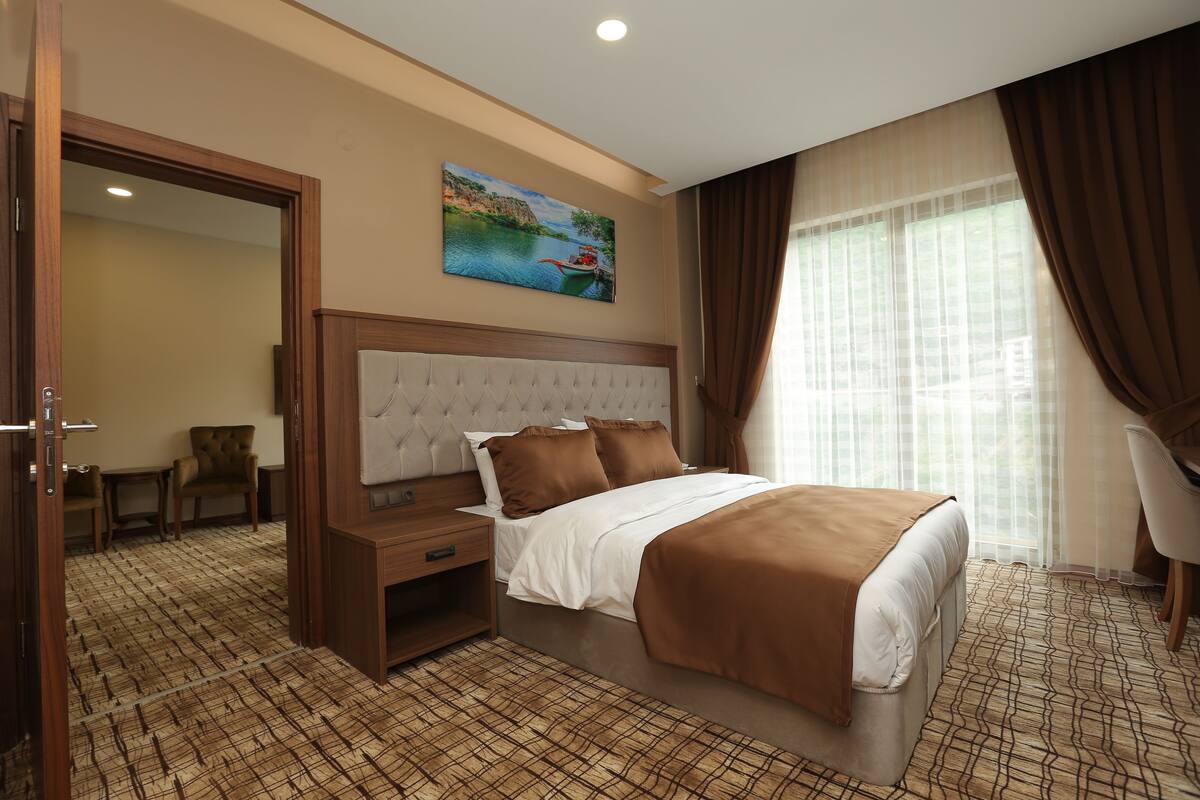 In-room safe, desk, soundproofing, iron/ironing board (on request)