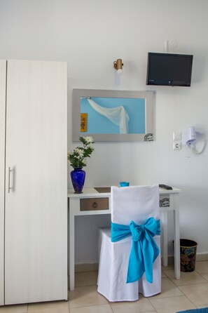 Caja de seguridad en la habitación y escritorio