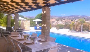 Outdoor dining - A Relaxing, Perfectly located 4 bed Villa in Coral Bay (Peyia)