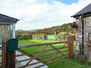Property grounds - 3 bedroom accommodation in Nanpean, near St Austell (Nanpean, near St Austell)
