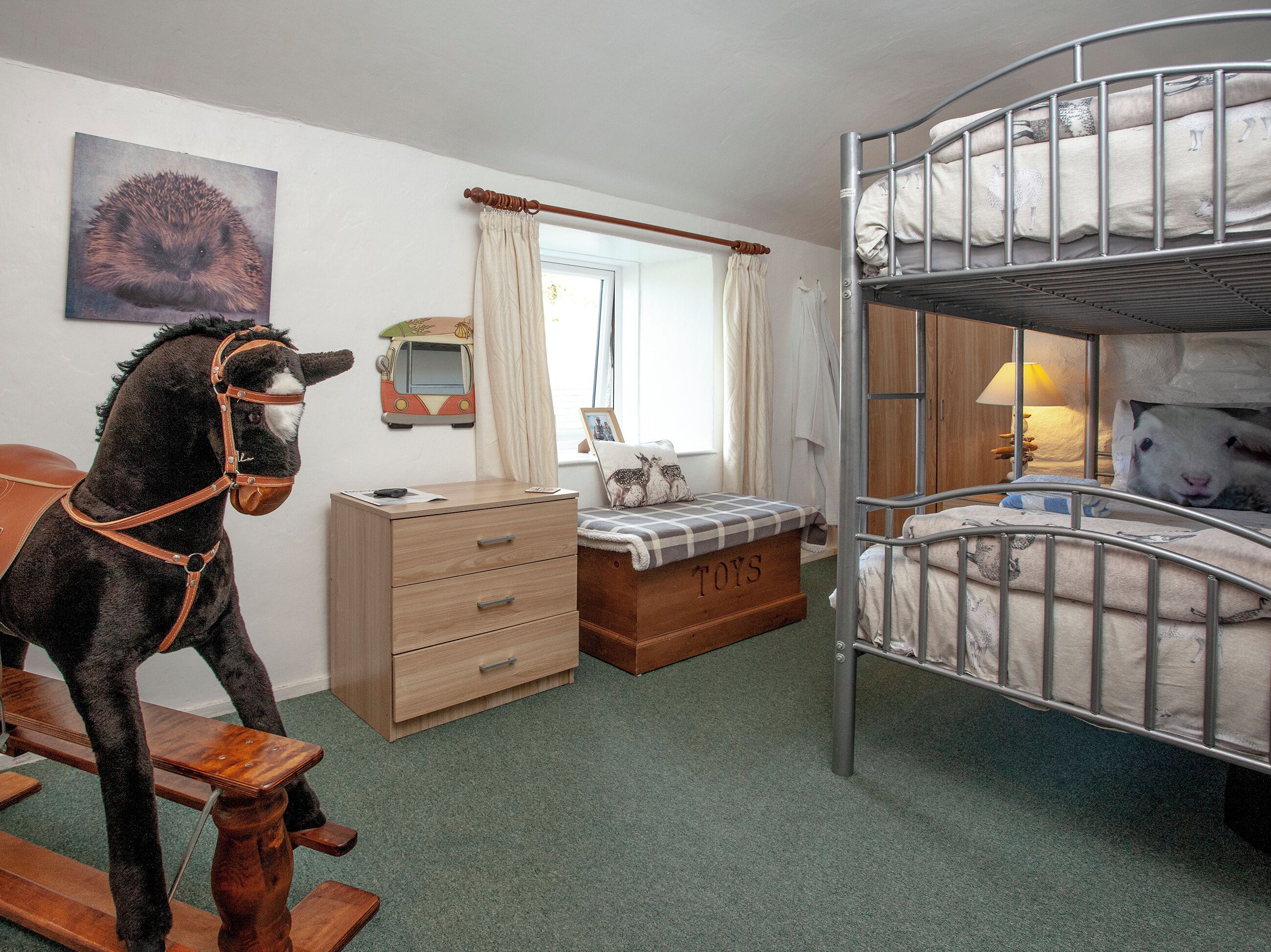 3 makuuhuonetta, ilmainen Wi-Fi, vuodevaatteet