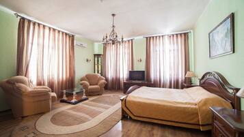 Comfort-Doppelzimmer | Zimmersafe, Schreibtisch, schallisolierte Zimmer, Bügeleisen/Bügelbrett