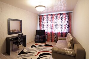 Appartement, rez-de-chaussée | Coffre-fort, bureau, système d’insonorisation, fer et planche à repasser