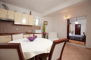 Comfort Apartment, 1 Bedroom, Balcony | Private kitchen