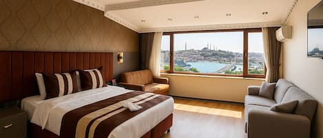 Kamar Double atau Twin Superior, pemandangan laut | Brankas, ruang kerja ramah laptop, tirai kedap cahaya, dan kedap suara