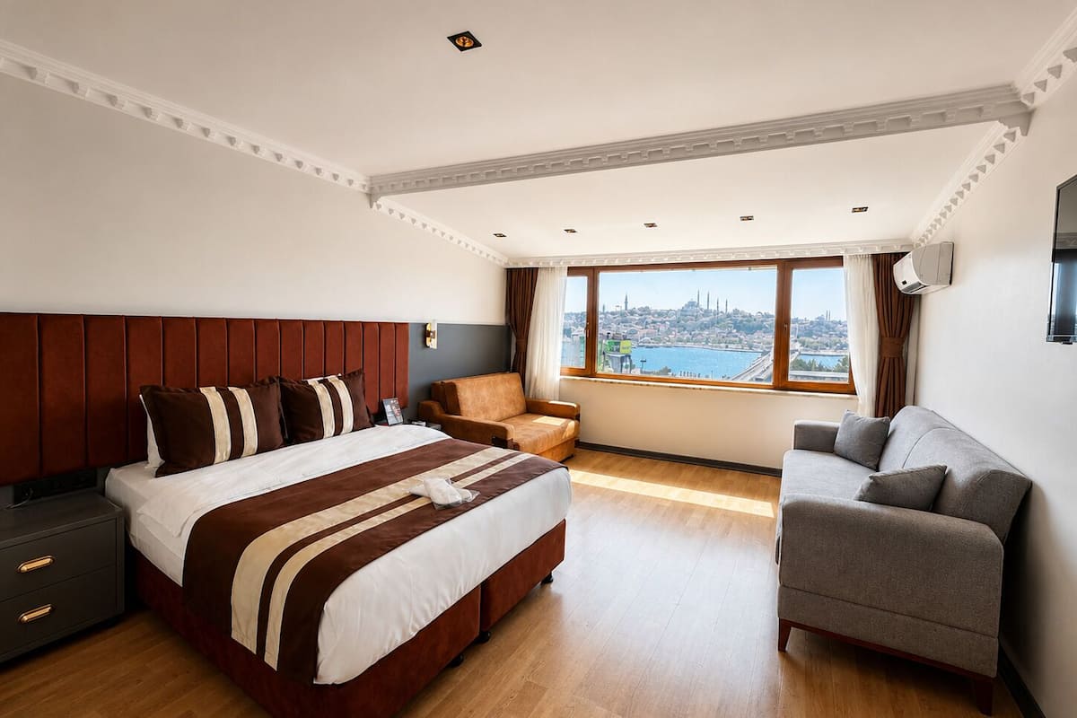 Superior Double or Twin Room, Sea View | In-room safe, laptop workspace, blackout drapes, soundproofing