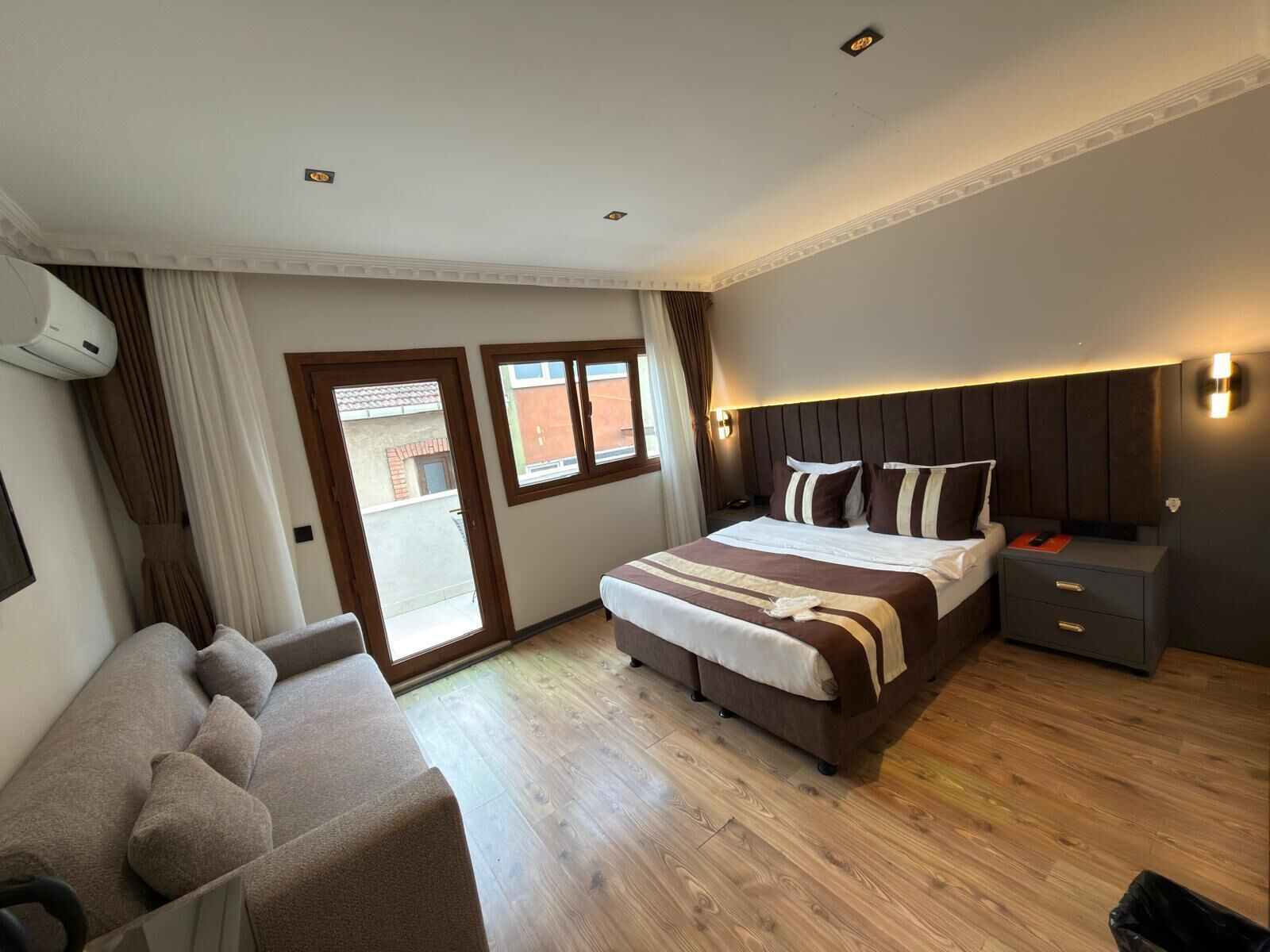 Double Room with Balcony | In-room safe, laptop workspace, blackout drapes, soundproofing