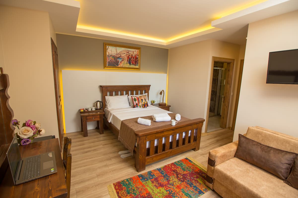 1 bedroom, in-room safe, laptop workspace, blackout curtains