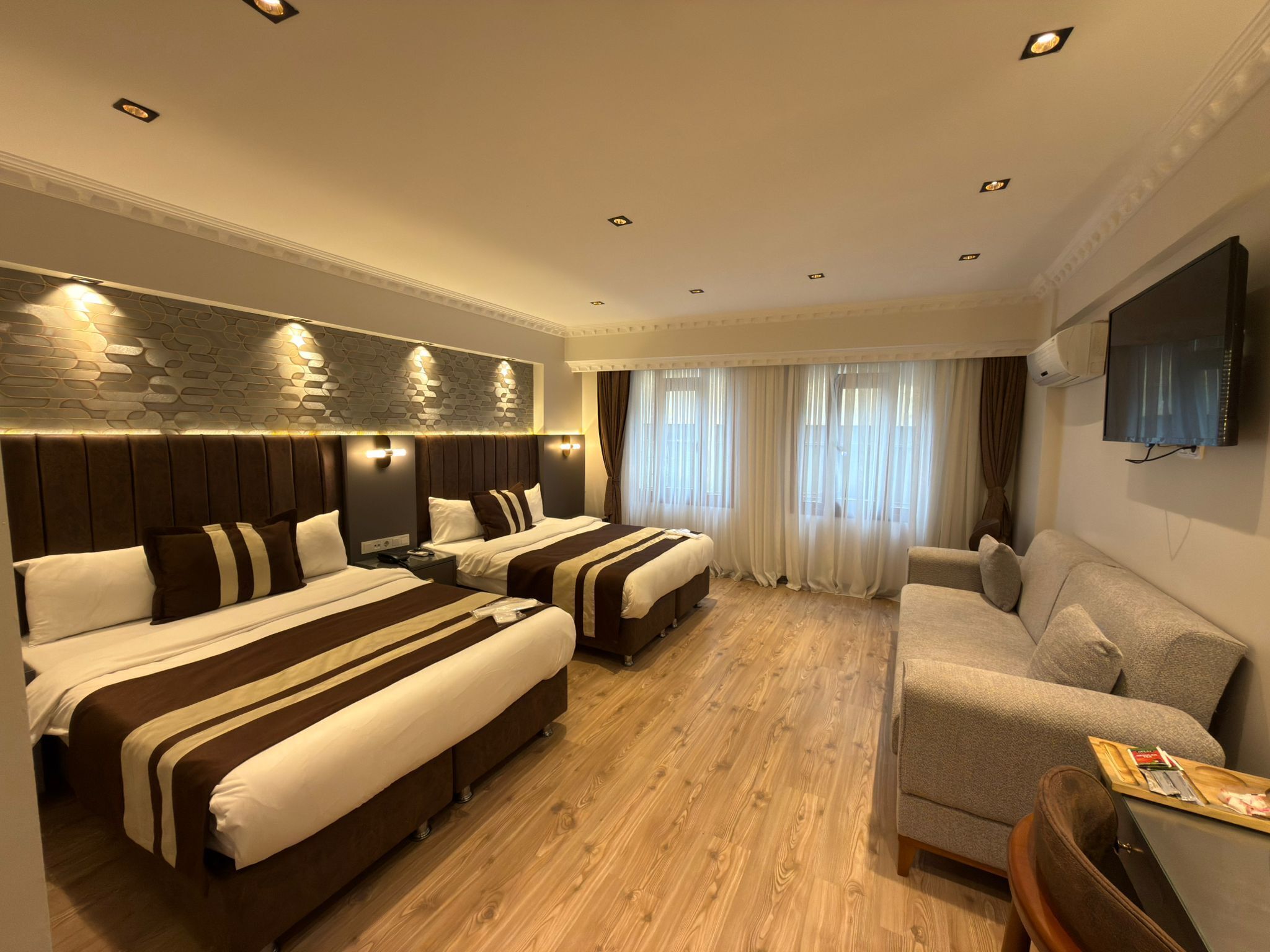 Deluxe Family Room | In-room safe, laptop workspace, blackout drapes, soundproofing