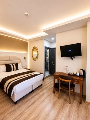 Standard Triple Room | In-room safe, laptop workspace, blackout curtains, soundproofing - The Peraport Hotel (Istanbul)