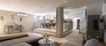 Villa La Mer with Private Cave 