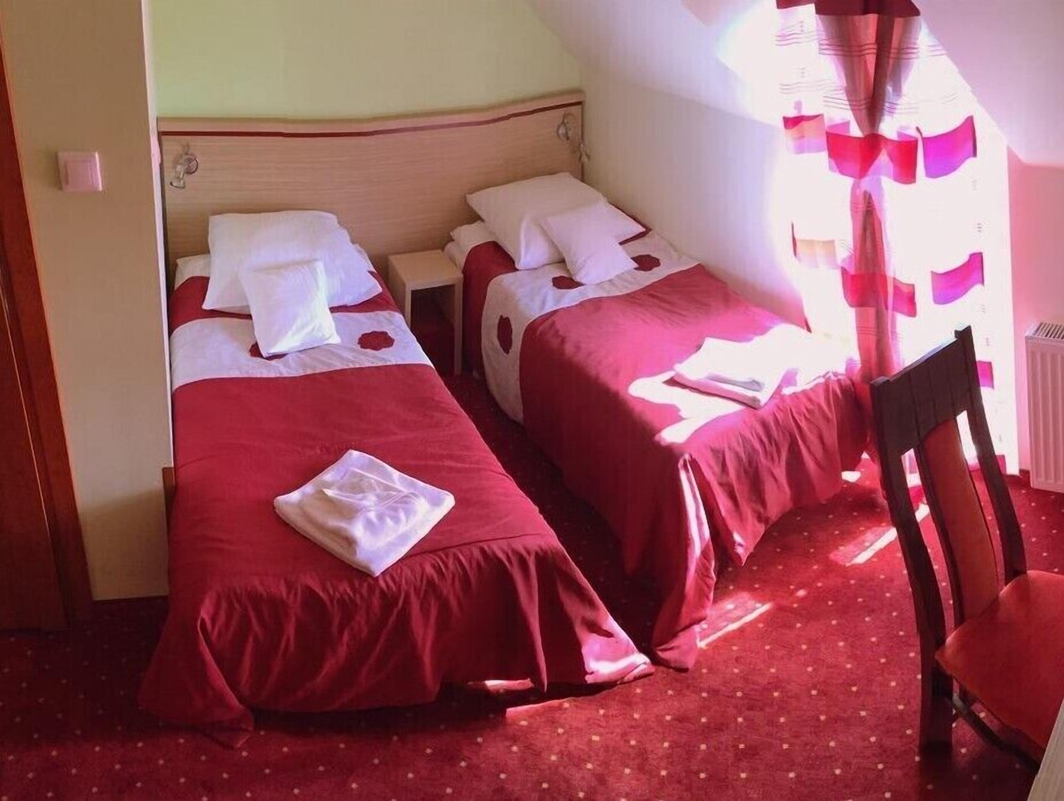 standard double or twin room, 2 single beds | minibar, desk, free cots/infant beds, free wifi