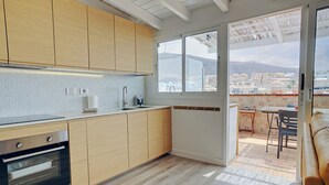 Kaffetrakter/tekoker, kjøleskap, mikrobølgeovn og ovn