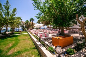2 restaurants, breakfast, lunch, dinner served; American cuisine - Club Muskebi (Bodrum)