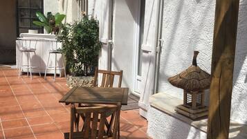 Kamar Double Keluarga, ensuite (Jacuzzi) | Teras/patio