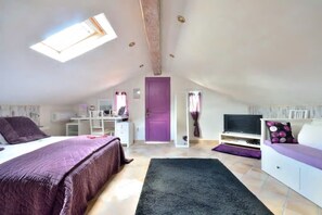 Habitació doble familiar, amb bany privat (Jacuzzi) | Roba de llit d'alta qualitat, minibar i decoració individual 