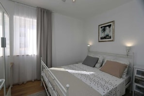 2 bedrooms, free WiFi, bed sheets - Apartment Baresic Julija (Silo - island Krk)