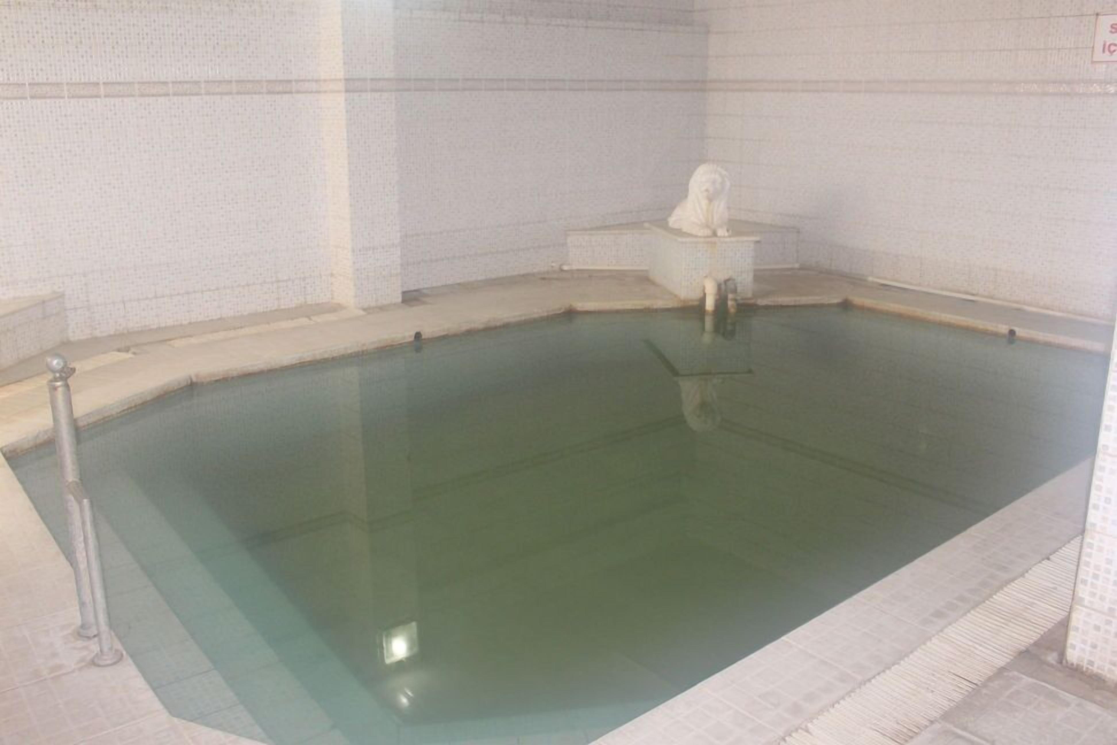 Badewanne, Quellwasserbad, Hausschuhe, Handtücher