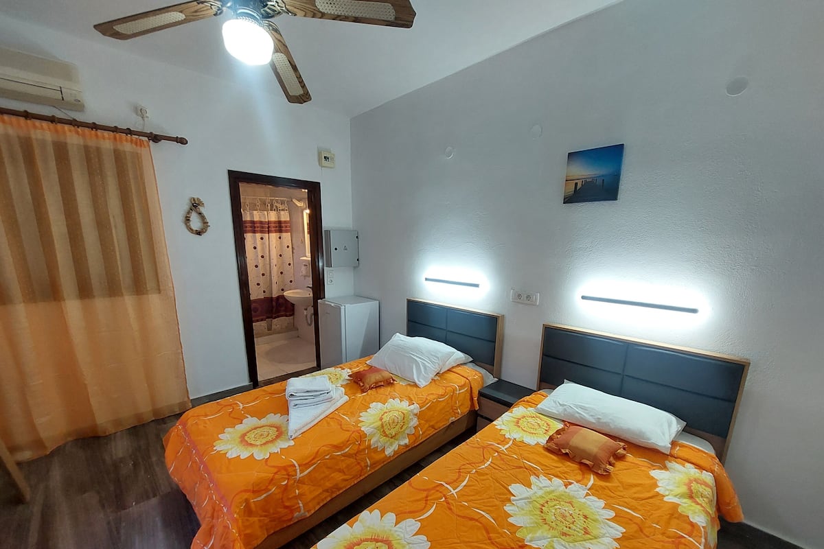 Economy Room, 1 Bedroom (1)
