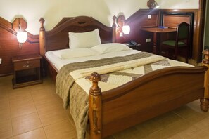 Double Room | Desk, free WiFi, bed sheets, wheelchair access